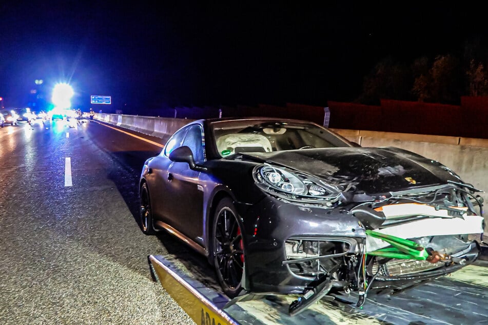 Der Porsche war nicht mehr fahrbereit und musste abgeschleppt werden.