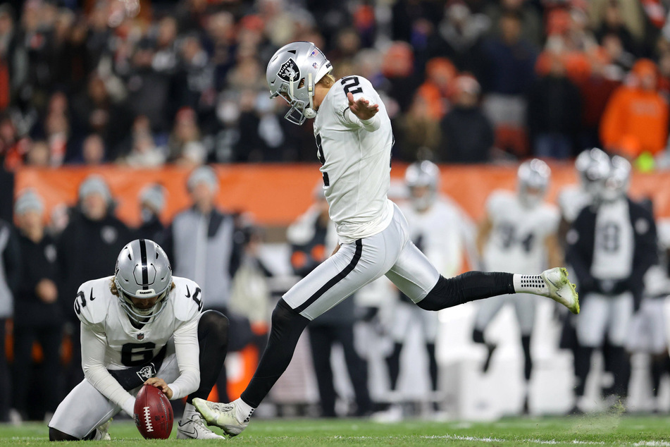 Raiders place kicker Daniel Carlson kicked three field goals, including a 48-yard game-winner with no time left on Monday night.