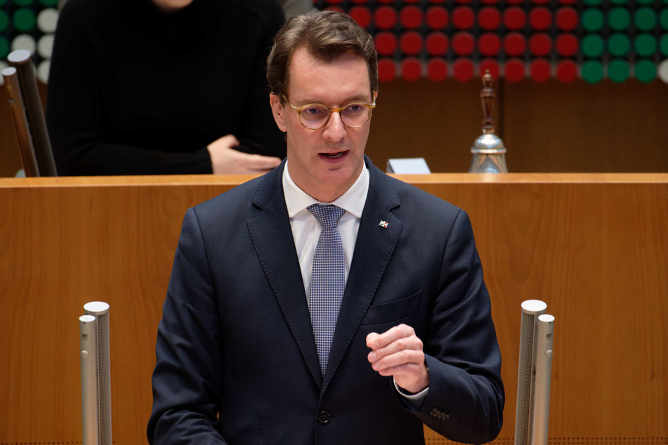 NRW-Ministerpräsident Hendrik Wüst (47, CDU) ist mit den Äußerungen von Bundesinnenministerin Nancy Faeser (52, SPD) nicht einverstanden.