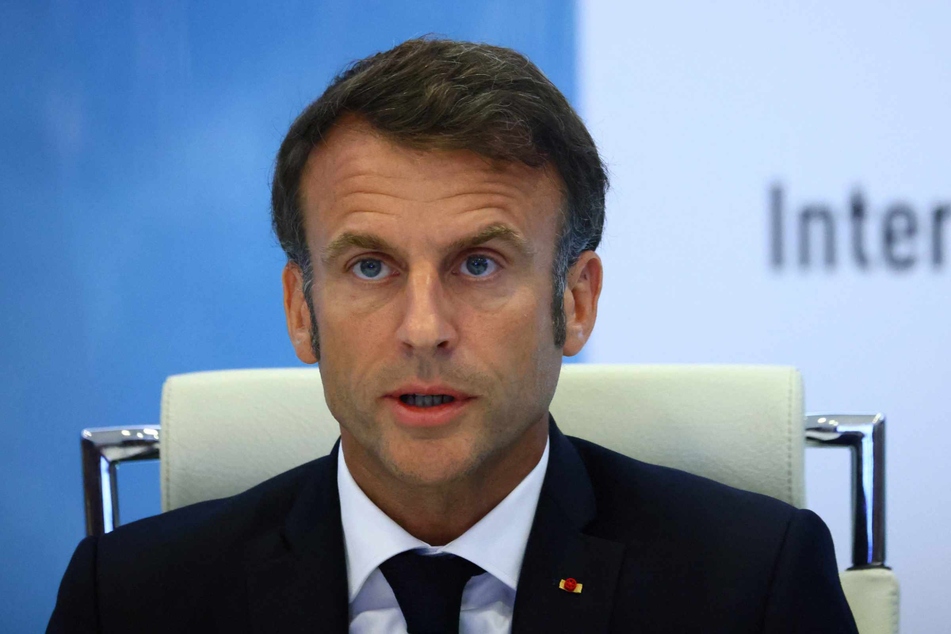 Der französische Präsident, Emmanuel Macron (45), forderte in einer Ansprache Eltern auf, Teenager zu Hause zu behalten, um die Krawalle einzudämmen.