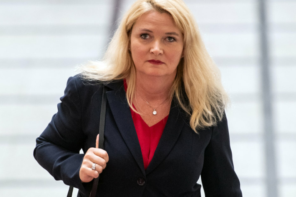 Kristin Brinker (49, AfD), Mitglied des Abgeordnetenhauses von Berlin und Kandidatin für den Fraktionsvorsitz, kommt zur Wahl des neuen Vorstands der AfD-Fraktion Berlin.
