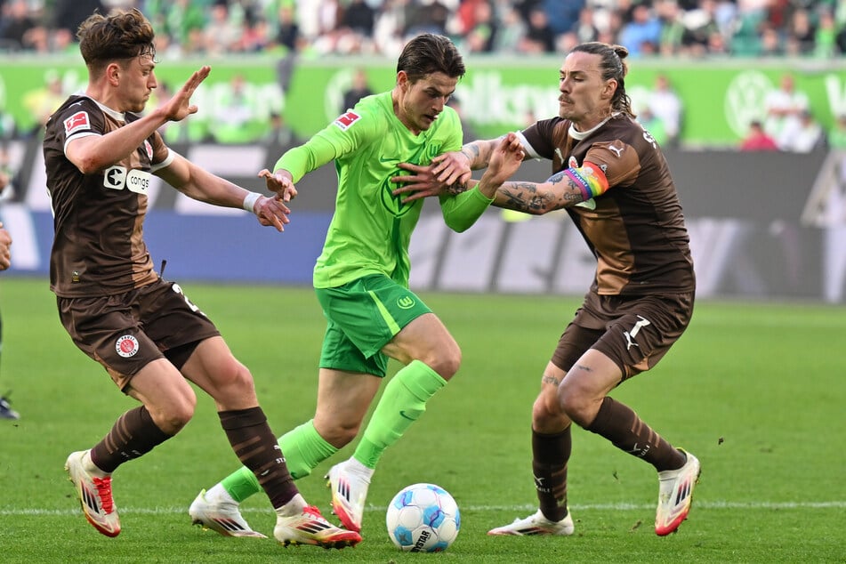 Philipp Treu (24, l) und Jackson Irvine (32, r) waren mit dem Remis unzufrieden.