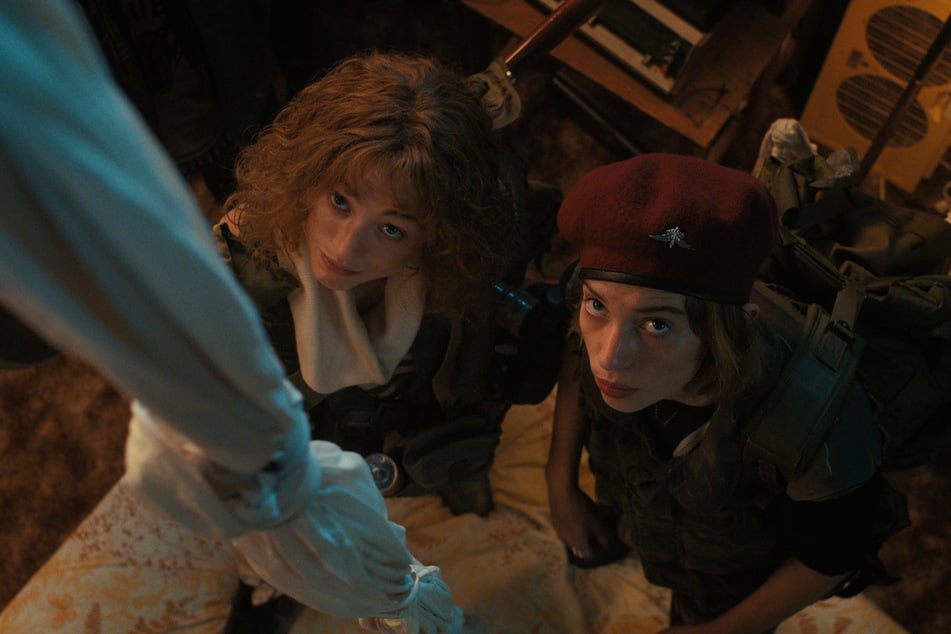 Nancy Wheelers (Natalia Dyer, 30, l.) und Robin Buckley (Maya Hawke, 27) bilden auch abseits der Netflix-Serie ein dynamisches Duo.