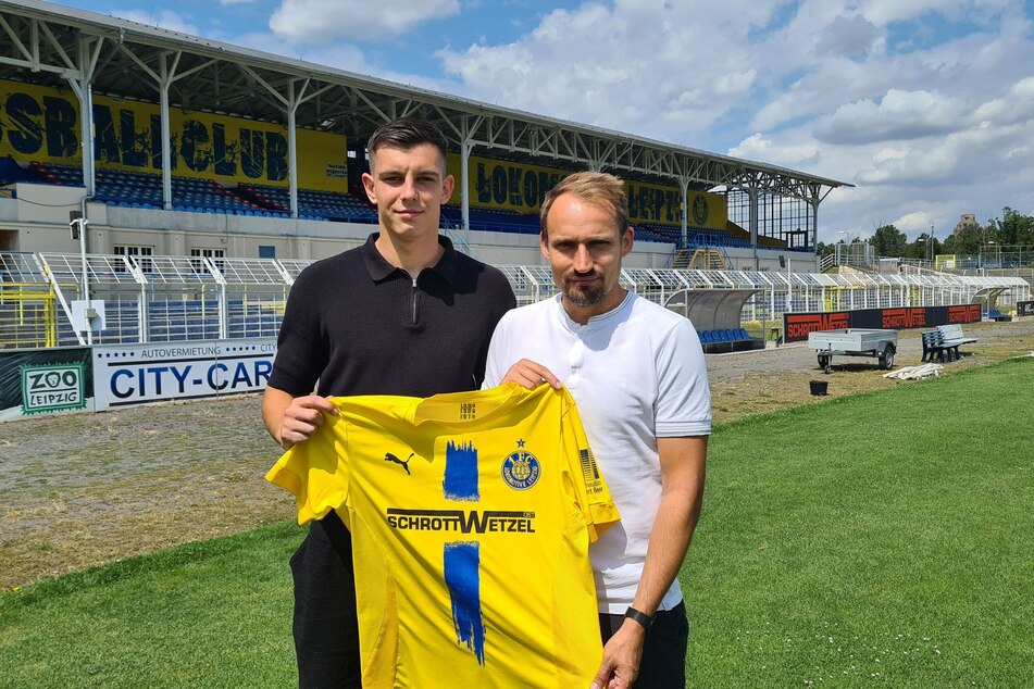 Nikola Aracic (23, l.) neben seinem 1,82 Meter großen Sportdirektor Toni Wachsmuth (37).