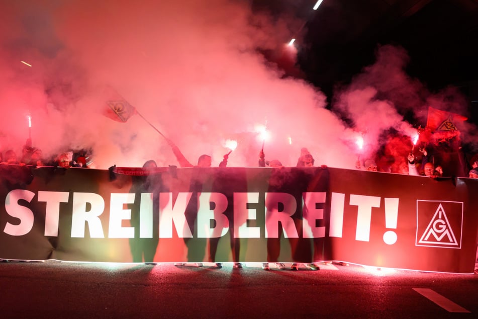 Beginnen soll der Ausstand um 9.30 Uhr in Zwickau, ab 10 Uhr folgen Wolfsburg und weitere Standorte.