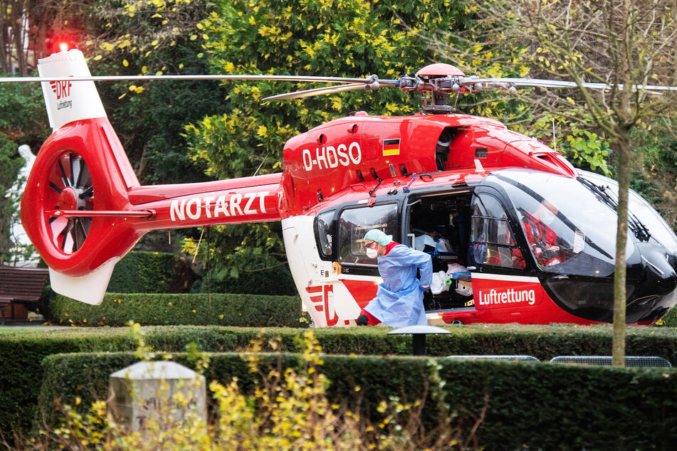 In Sachsen ist bald ein sechster Rettungshubschrauber im Einsatz. Er soll vor allem Corona-Patienten in andere Kliniken fliegen. (Symbolbild)