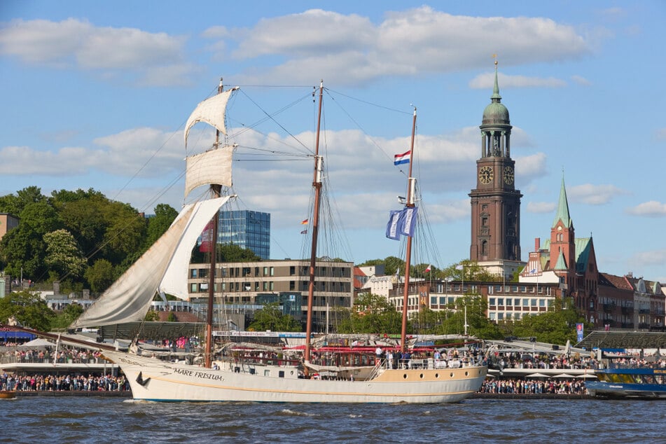 Bei der Open Ship Aktion können Besucher an Bord zahlreicher Schiffe gehen.
