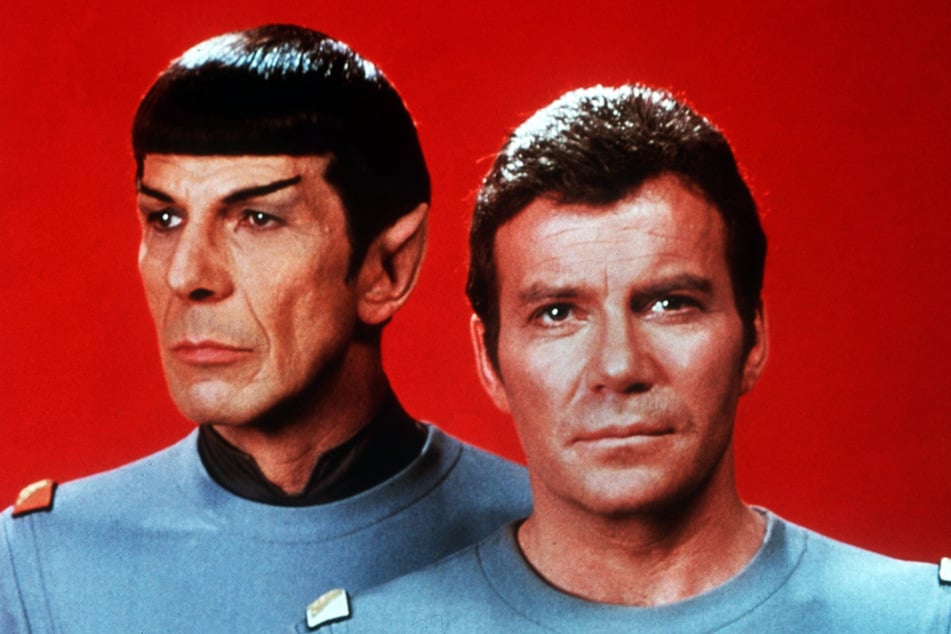 William Shatner (r.) in seiner Paraderolle des Captain Kirk. Hier mit Mr. Spock (Leonard Nimoy, †83).