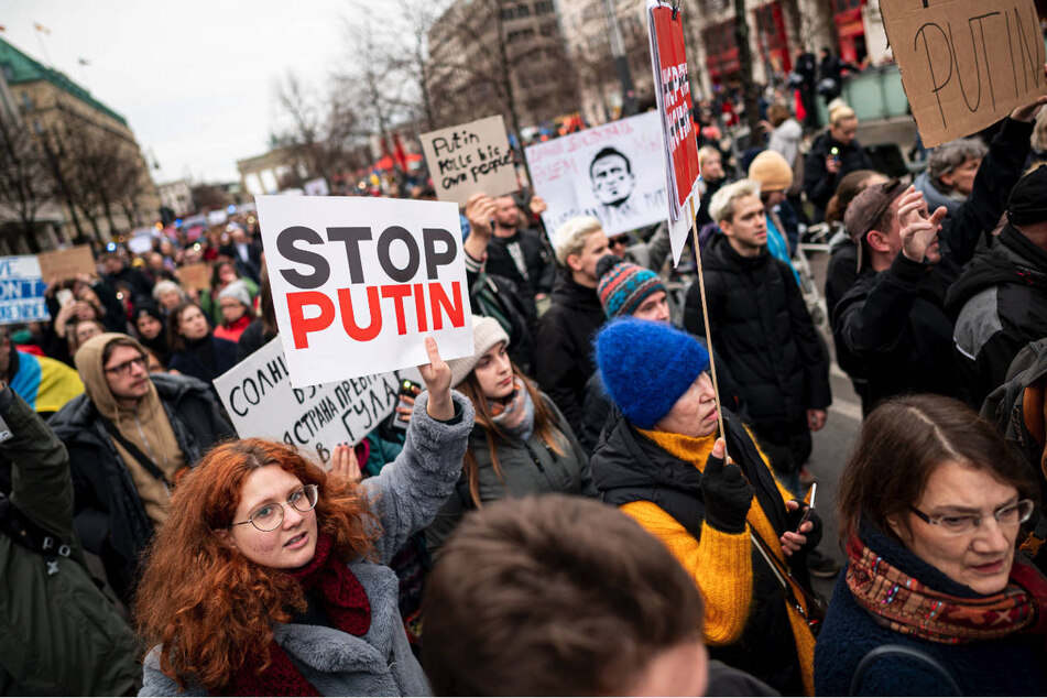 Nach dem Tod des Kreml-Kritikers Alexej Nawalny gab es in Berlin bereits Mitte Februar eine Demonstration gegen Wladimir Putin.