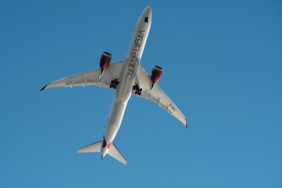 Piloten-Ausbildung nicht beendet: Passagierflieger muss umkehren!