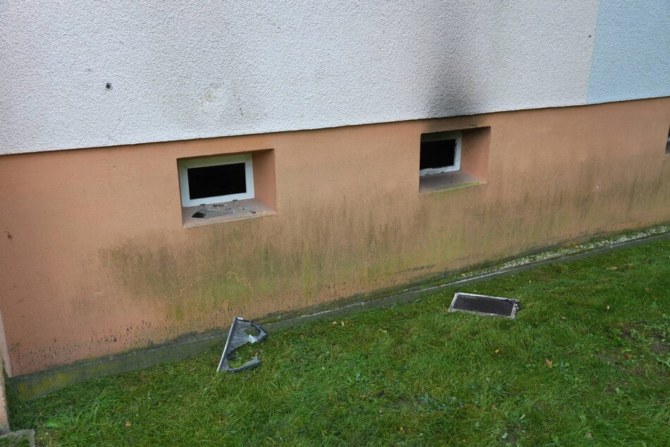 Drei Kellerboxen waren am Dienstagmorgen aus bisher unbekannter Ursache in Brand geraten.
