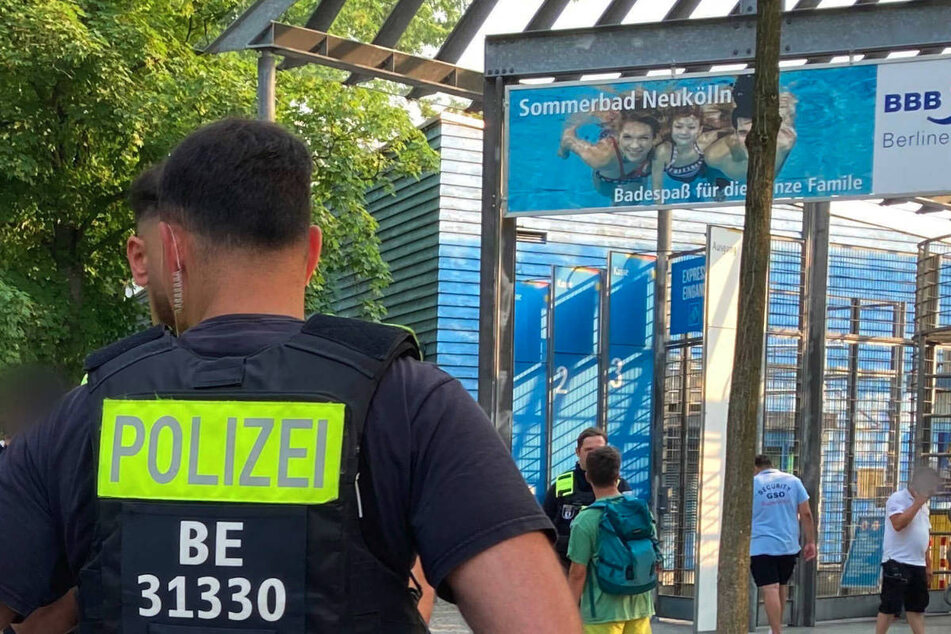 Die Berliner Polizei musste in der jüngeren Vergangenheit immer wieder ins Sommerbad Neukölln ausrücken.