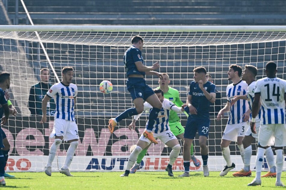 Keven Schlotterbeck schickte Hertha mit seinem Ausgleichstor in die 2. Liga.