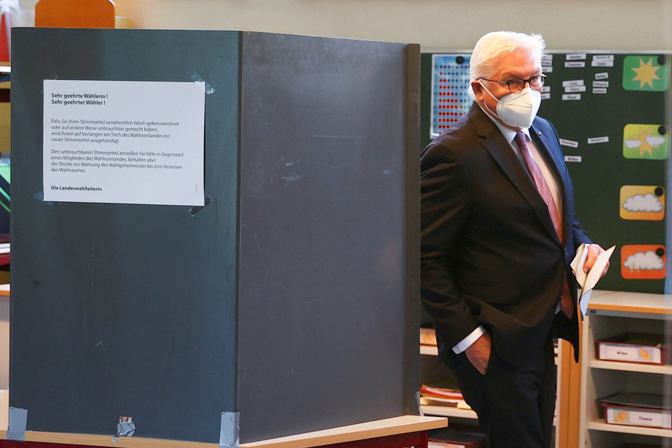 Bundespräsident Frank-Walter Steinmeier (65) wählt für die Bundestagswahl in Berlin.