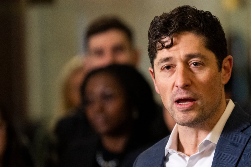 Minneapolis officials ask to join federal probe into ICE's killing of Renee Good