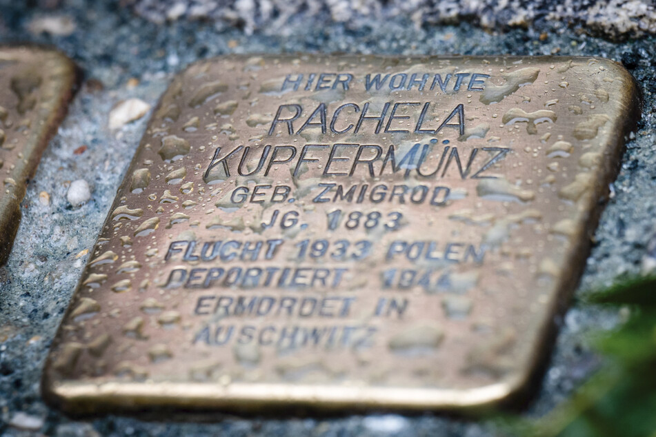 Der Stolperstein für Rachela Kupfermünz. Sie wurde 1944 im Konzentrationslager Auschwitz ermordet.