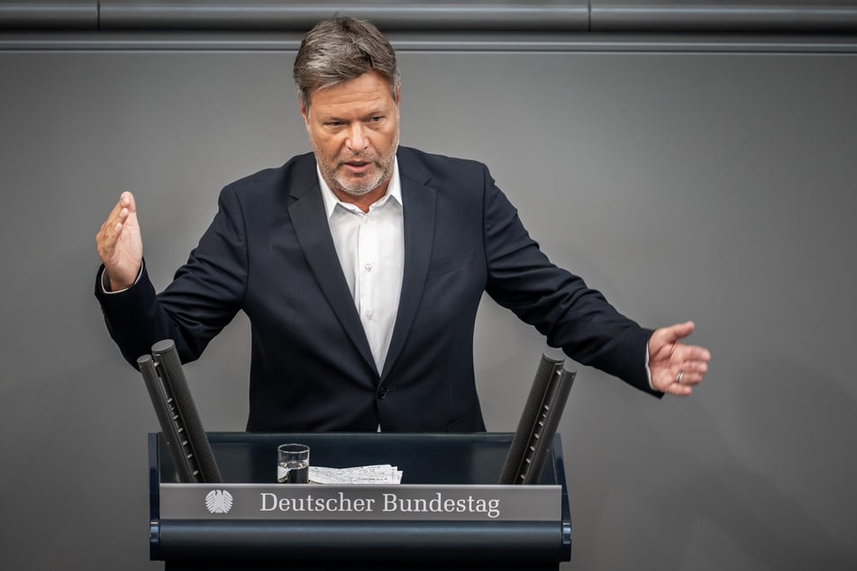 Im Bundestag verteidigte Wirtschaftsminister Robert Habeck (54, Grüne) sein Heizungsgesetz.