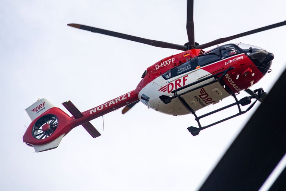 Der Feuerwehrmann wurde ins Krankenhaus Ravensburg geflogen. (Symbolbild)