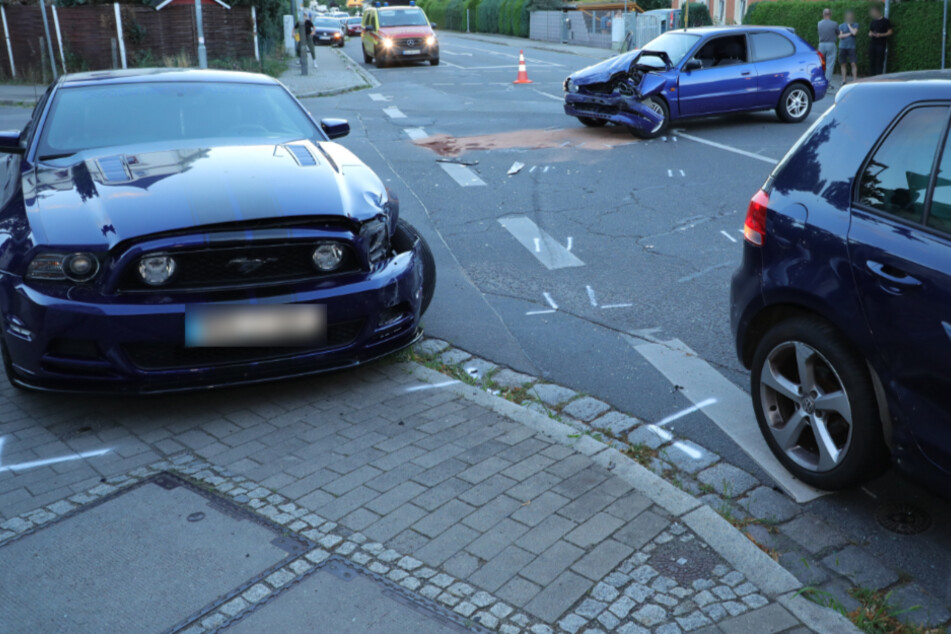 Vier Personen wurden verletzt.