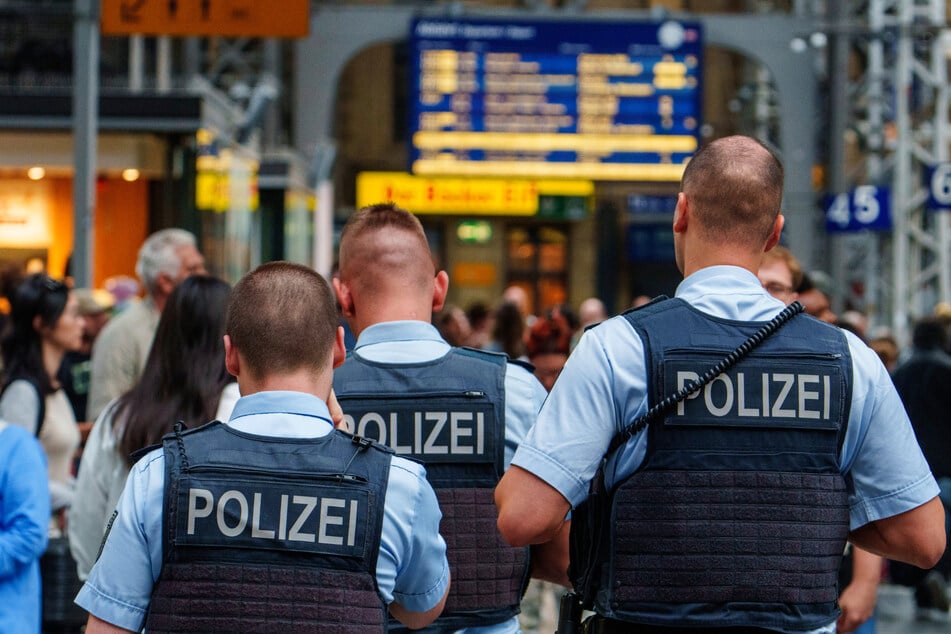 Nach dem Mord war die Polizei mit einem Großaufgebot am Tatort.