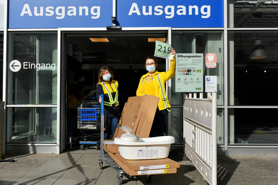 "Click & Collect" bei IKEA - "Wir laufen wie die Lemminge, um zu kommissionieren", beschreibt ein Betriebsrat die aktuelle Situation der Mitarbeiter.