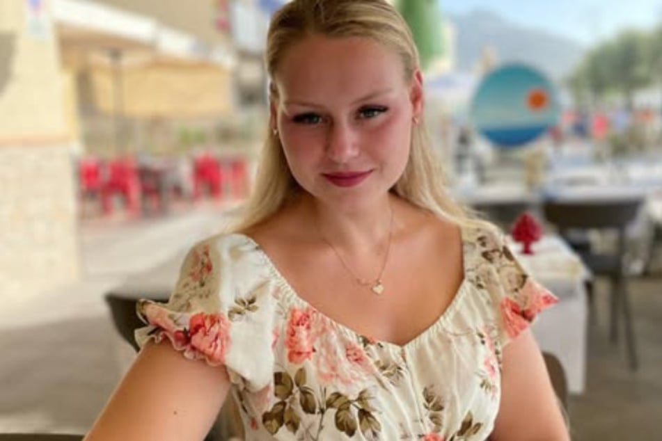 Die 26-Jährige steht nur nebenbei für "Die Wollnys" vor der Kamera. Hauptberuflich ist sie in der Altenpflege tätig.