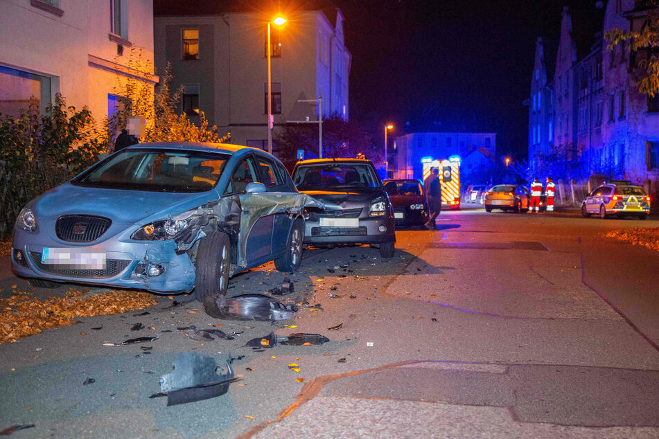 Auf der Eckartsberger Straße in Zittau bekam gleich eine ganze Reihe an Autos einiges an Schaden an.