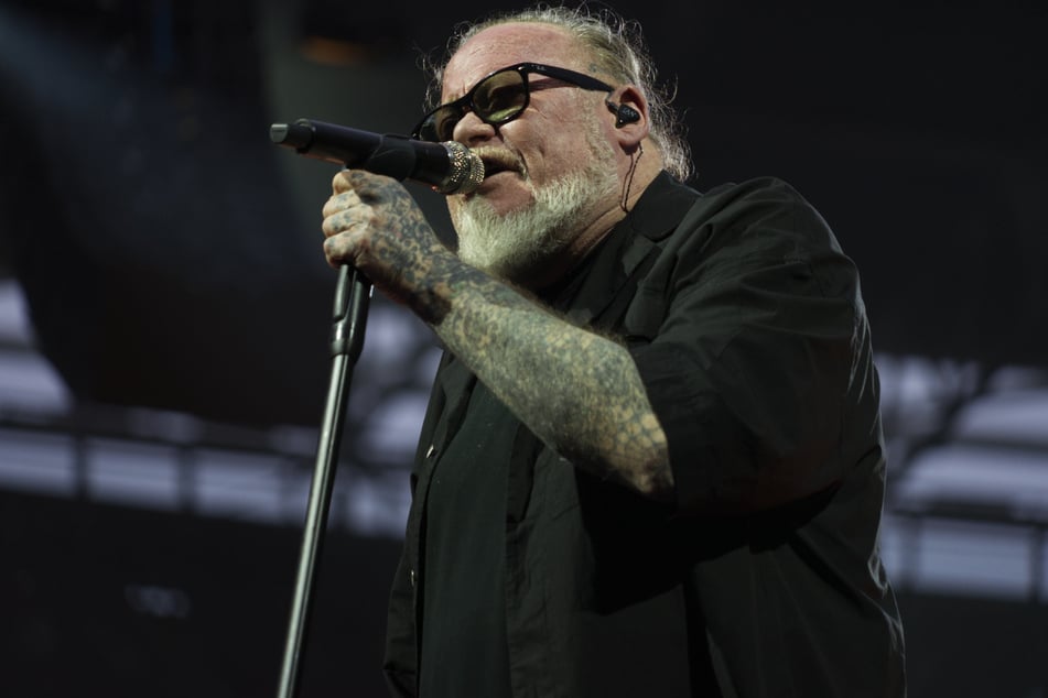Sänger Kevin Russell (62).