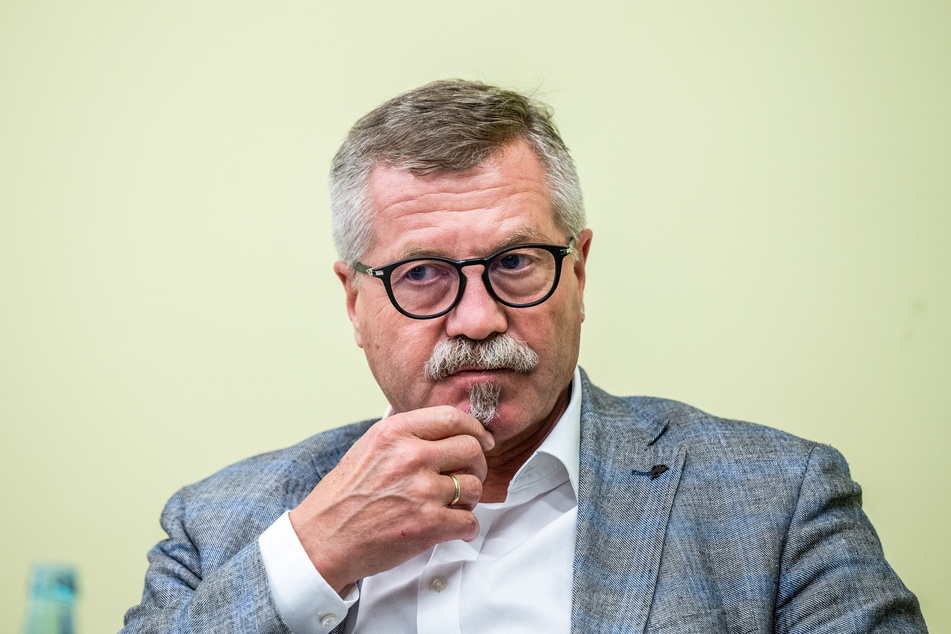 Ordnungsbürgermeister Miko Runkel (61, parteilos) sieht derzeit keine Möglichkeit, den Prozess zu optimieren.