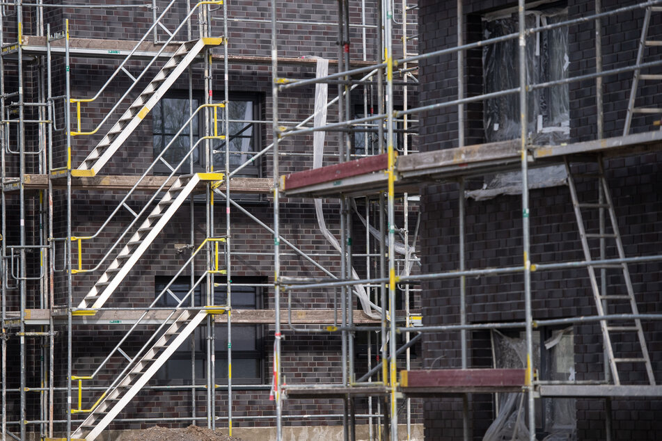 Im Gegensatz zu anderen Gewerben läuft es im Rohbau, Hoch- und Tiefbau, Straßen- und Landschaftsbau, Gerüstbau, Zimmerei und im Stuckateurgewerbe spürbar besser.