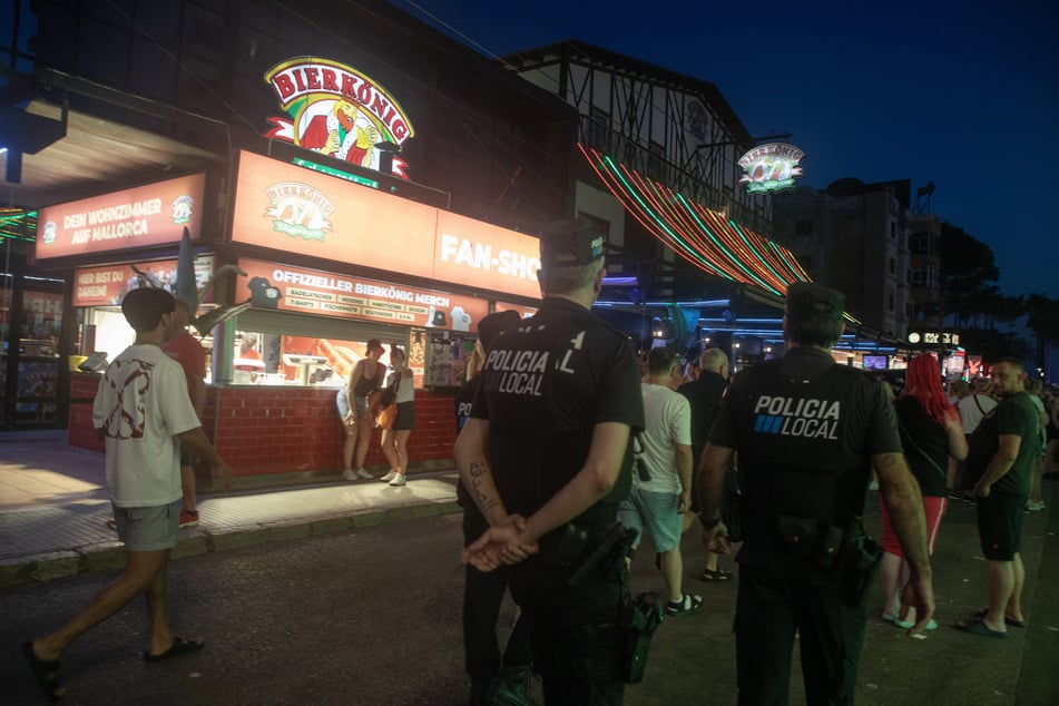 Die Polizei nahm die Frau in der Nähe der bekannten Schinkenstraße vorläufig fest.
