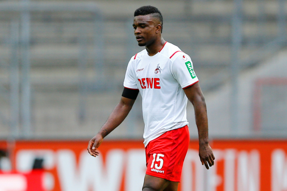 Jhon Cordoba (27) steht in Köln vor dem Absprung. Der Stürmer saß beim Erstrunden-Spiel des DFB-Pokals nur auf der Reservebank.