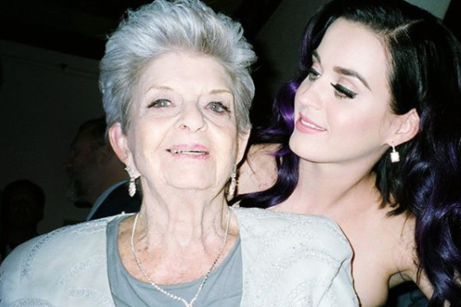 Katy Perry (35) trauert um ihre geliebte Oma.