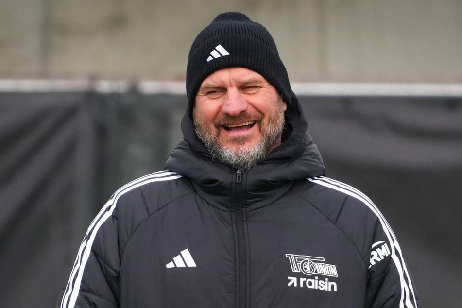 Steffen Baumgart (54) hat sich beim Training sehr erfreut von Linus Güthers Leistung gezeigt.