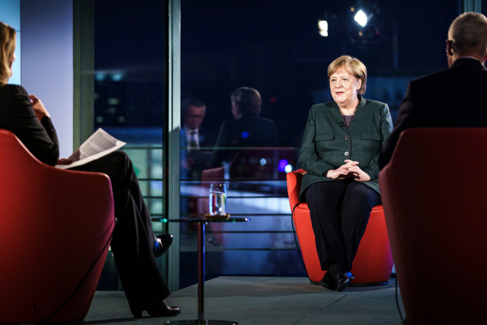 Kanzlerin Merkel verteidigt Impfstrategie: "im Großen und Ganzen nichts schief gelaufen"