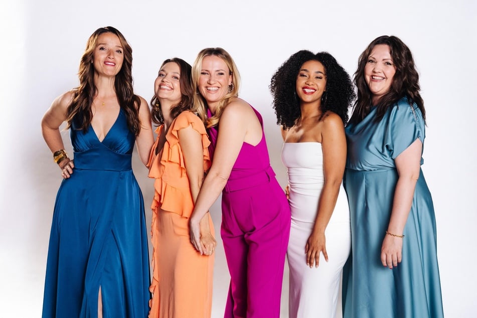 V.l.: Kaja Schmidt-Tychsen (44) mit ihren AWZ-Kolleginnen Amrei Haardt (35), Ania Niedieck (41), Féréba Koné (34) und Sarah Victoria Schalow (40).