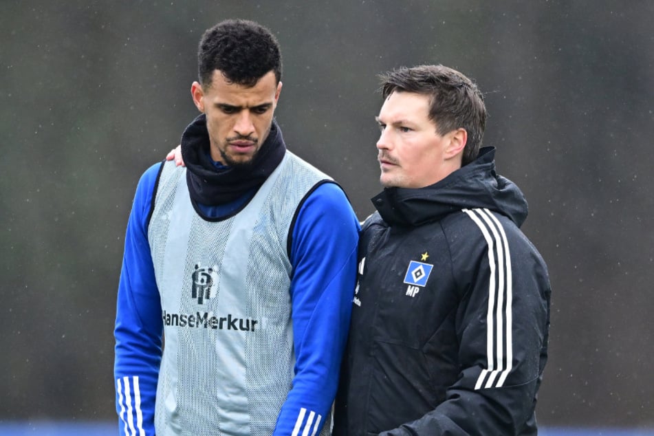 HSV-Coach Merlin Polzin (35, r.) und Stürmer Robert Glatzel (32) kennen sich schon lange. Unter der Woche mussten sie ein ernstes Gespräch führen. (Archivfoto)