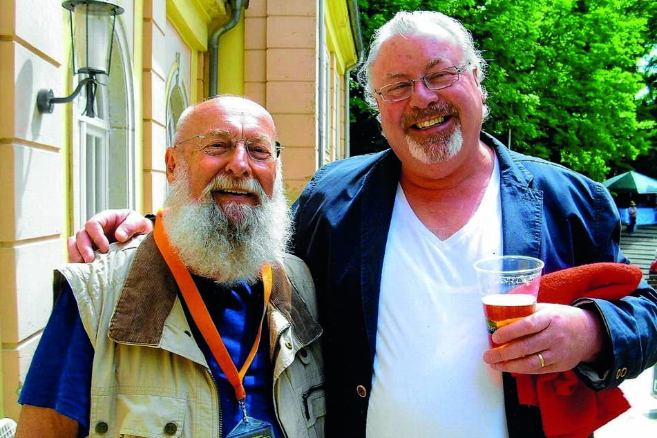 Autor Klaus Wilk (81, l.) hat sie alle live gehört, auch Boogie-Woogie-Legende Steve Clayton (57).