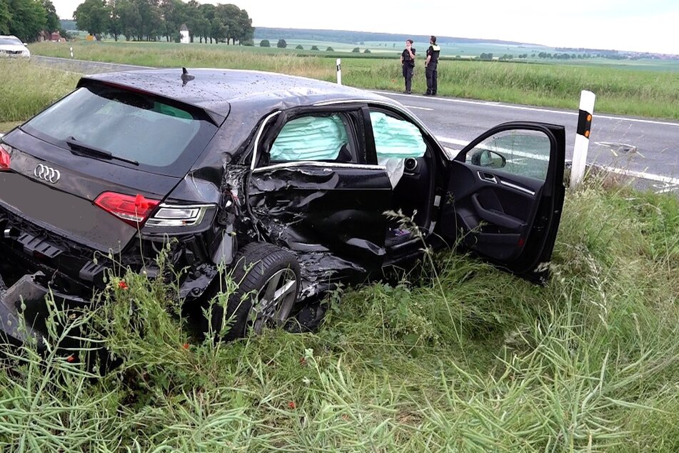 Bei einen Unfall am Mittwoch im Landkreis Helmstedt ist ein Motorrad seitlich in einen Audi gekracht.