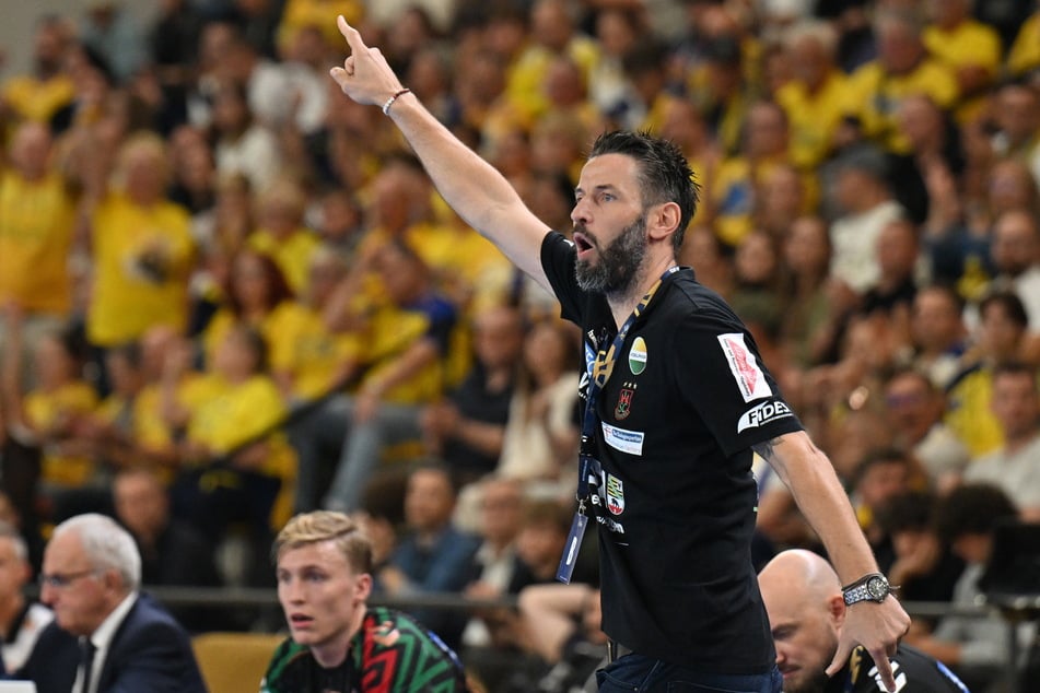 In der ersten Hälfte hatten Bennet Wiegert (44) und seine Jungs gegen ein gut eingestelltes Kielce durchaus Probleme.