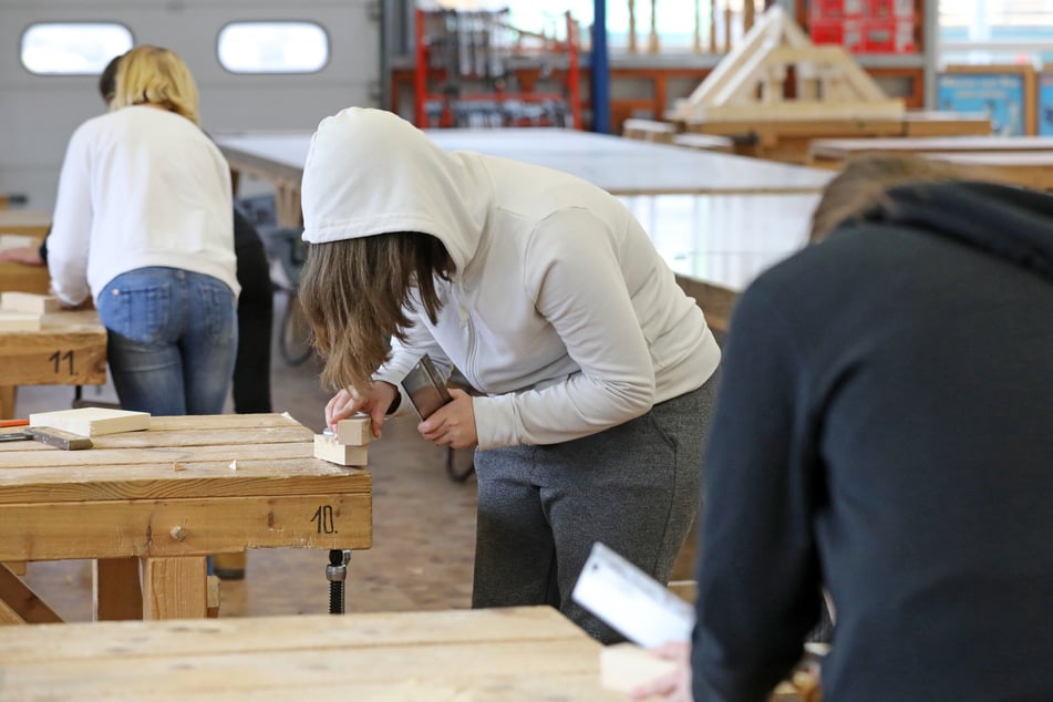 Beim Girls' Day sollen Mädchen vor allem männlich geprägte Berufe kennenlernen. (Archivfoto)