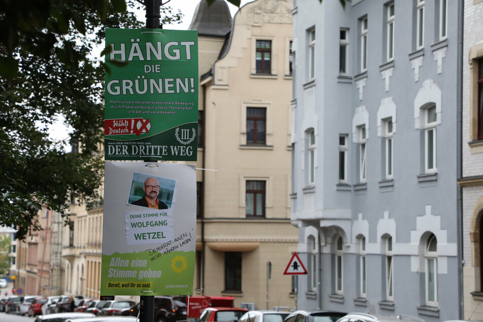 Zwar dürfen die "Hängt die Grünen"-Plakate nun doch hängen bleiben, jedoch eigentlich nur mit einem Abstand von mindestens 100 Metern zur Wahlwerbung der Grünen.