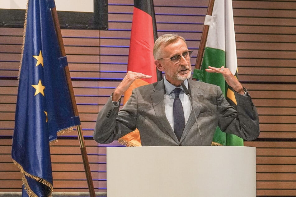 Sachsens Innenminister Armin Schuster (62, CDU) ist noch vor Polizeipräsident Jörg Kubiessa (58) für die Polizei in Sachsen zuständig.