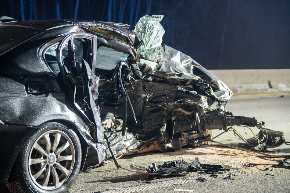 Ein Mann fuhr gegen das Auto und den 21-jährigen Fahrer.