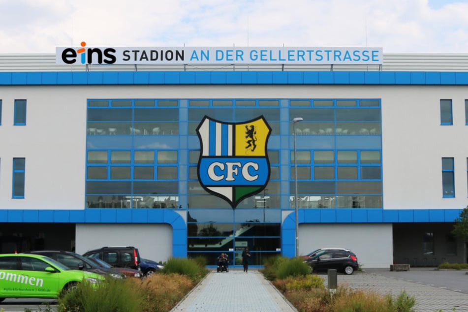 Auch beim CFC-Stadion ist künftig das eins-Logo zu sehen.