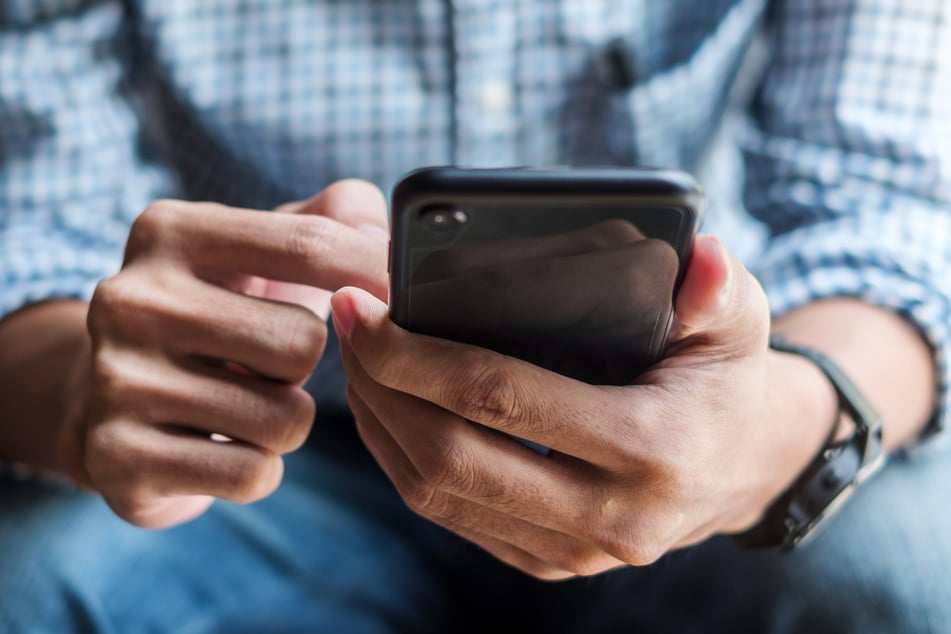 In 25 Fällen machte der Angeklagte Handy-Aufnahmen. (Symbolbild)