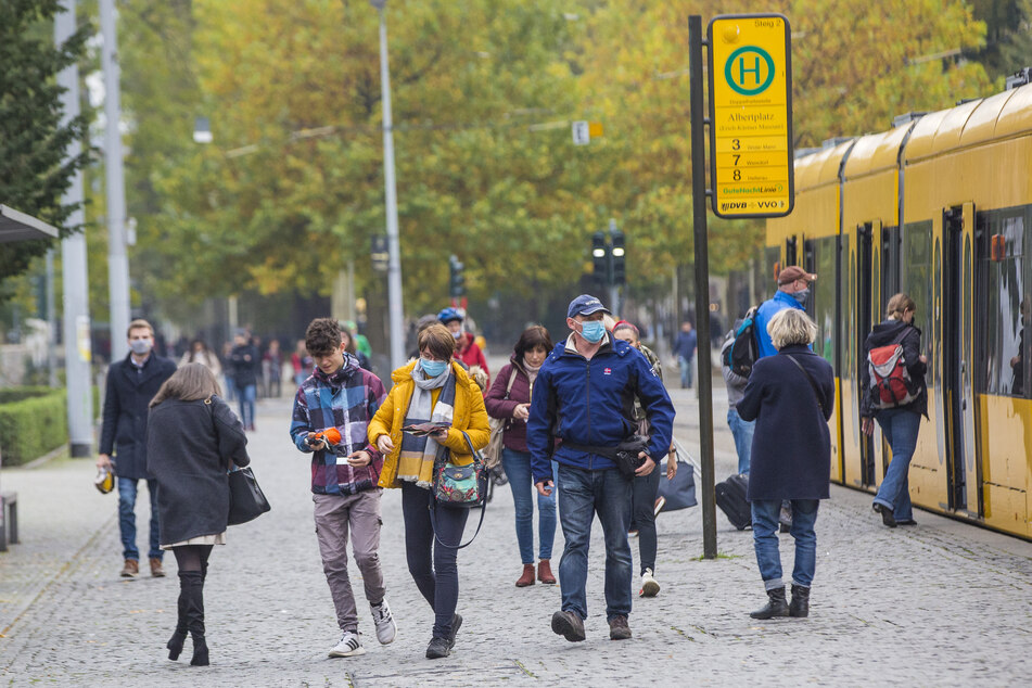 Der Mann griff Passanten am Albertplatz in Dresden an.