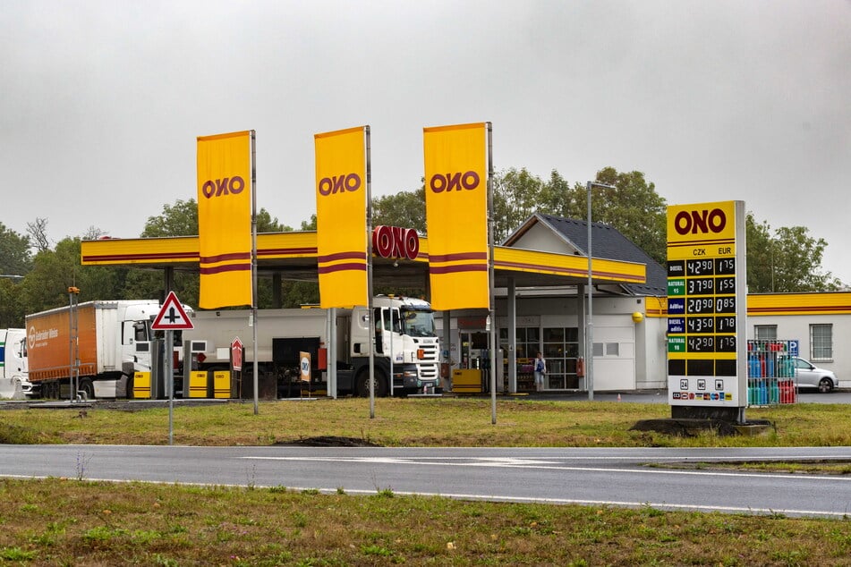 Bei Ono-Tank in Chlumec gibt's den Diesel schon für 1,75 Euro, Benzin sogar schon ab 1,55 Euro - da rechnet sich die Anfahrt aus Sachsen oft.