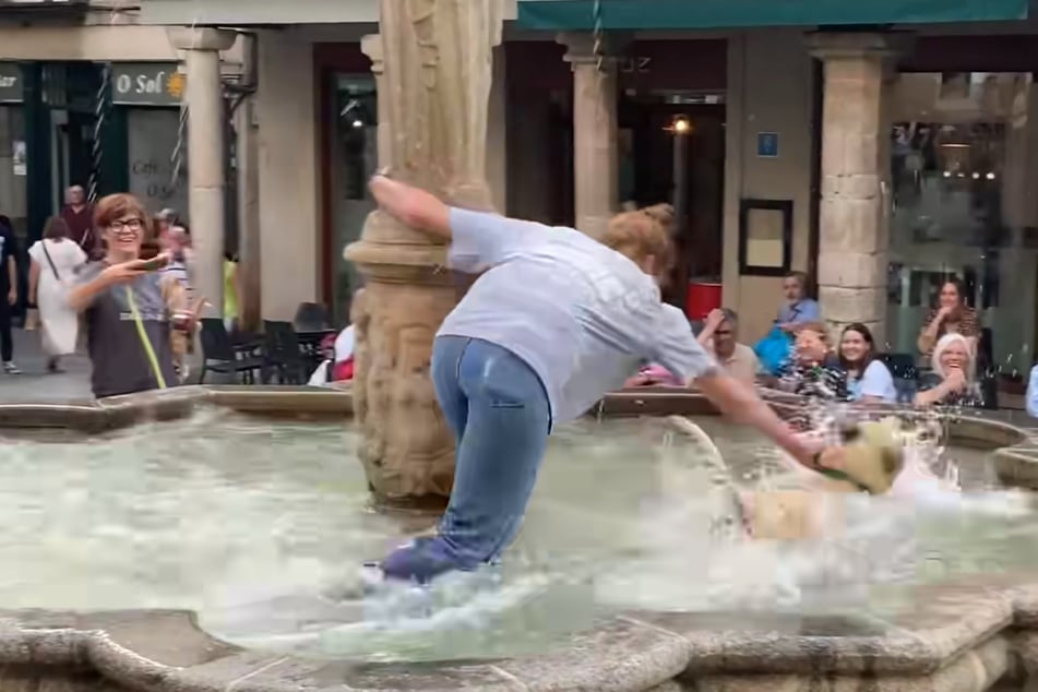 Pelaéz made a valiant effort to get her pup out of the fountain, but Vela was even smarter!