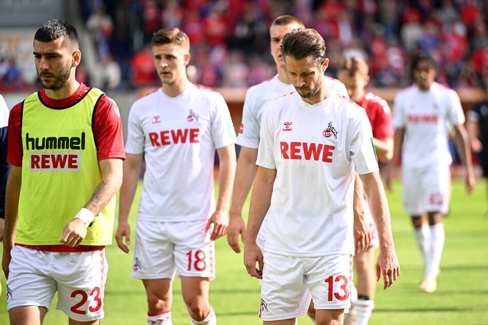 Gesenkte Köpfe zum Saison-Ende: Nach einer schwachen Spielzeit mussten die Kölner im Sommer mal wieder den Gang in die Zweite Liga antreten.